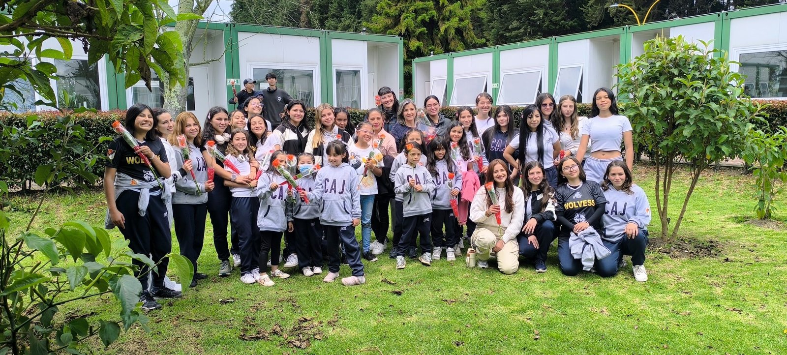 Imagen del grupo de mujeres y alumnas del CAJ en la celebracion del dia de la mujer